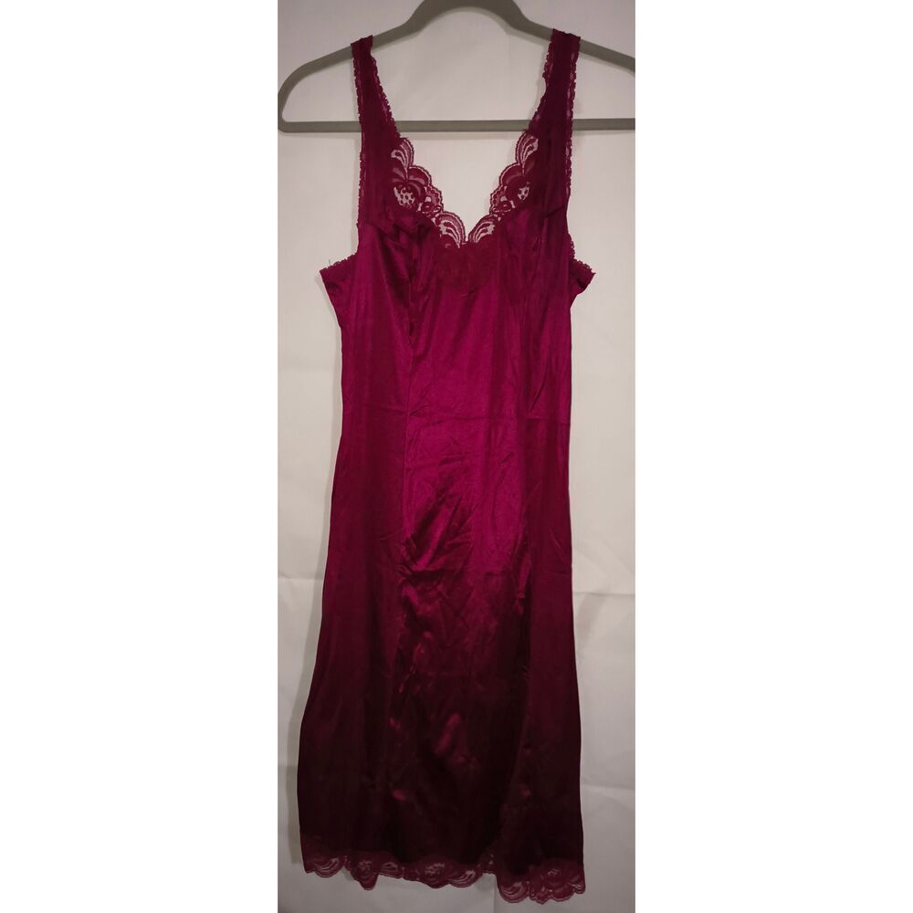 Leggs Burgandy Full Slip Dress Womens Size 32 VTG Nylon Style 5906 Lace Trim